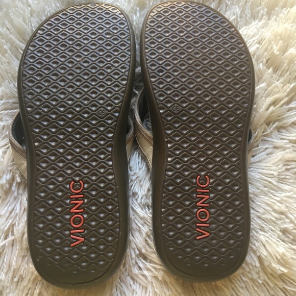 Size 8 Vionic flip flops - Picture 8 of 8